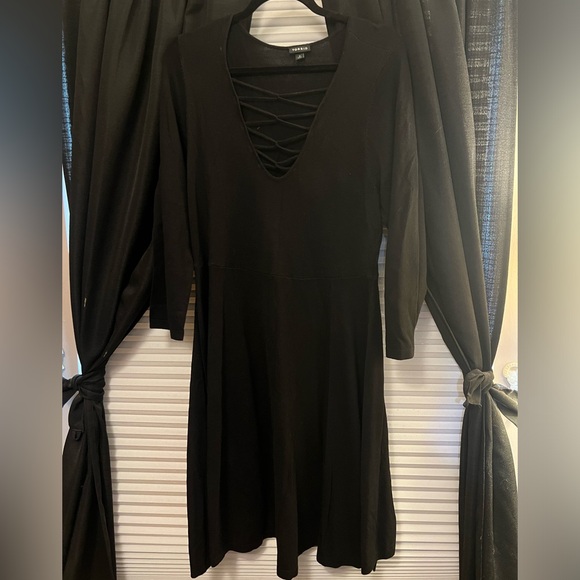 🖤✔️Torrid Black Mini Sweater Cross Front Skater Dress Size 2 ✔️ - Picture 4 of 5